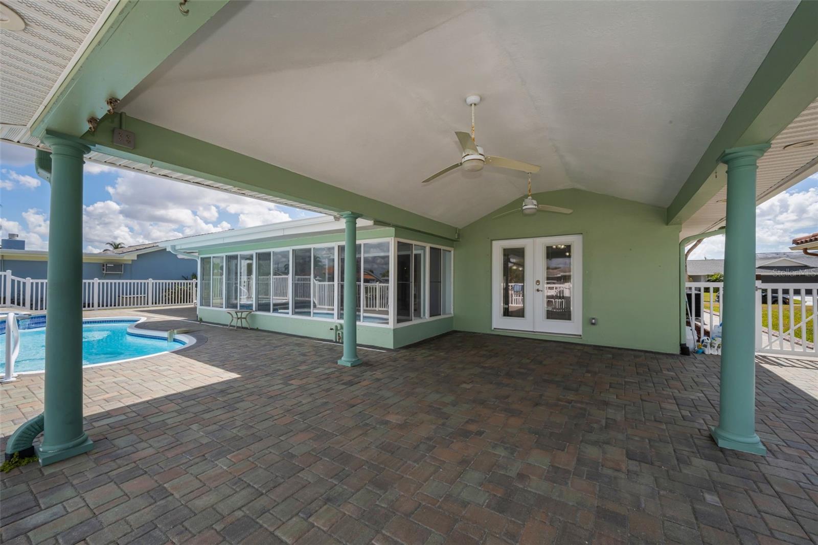 Image 40 of 99 For 3355 Seaway Drive