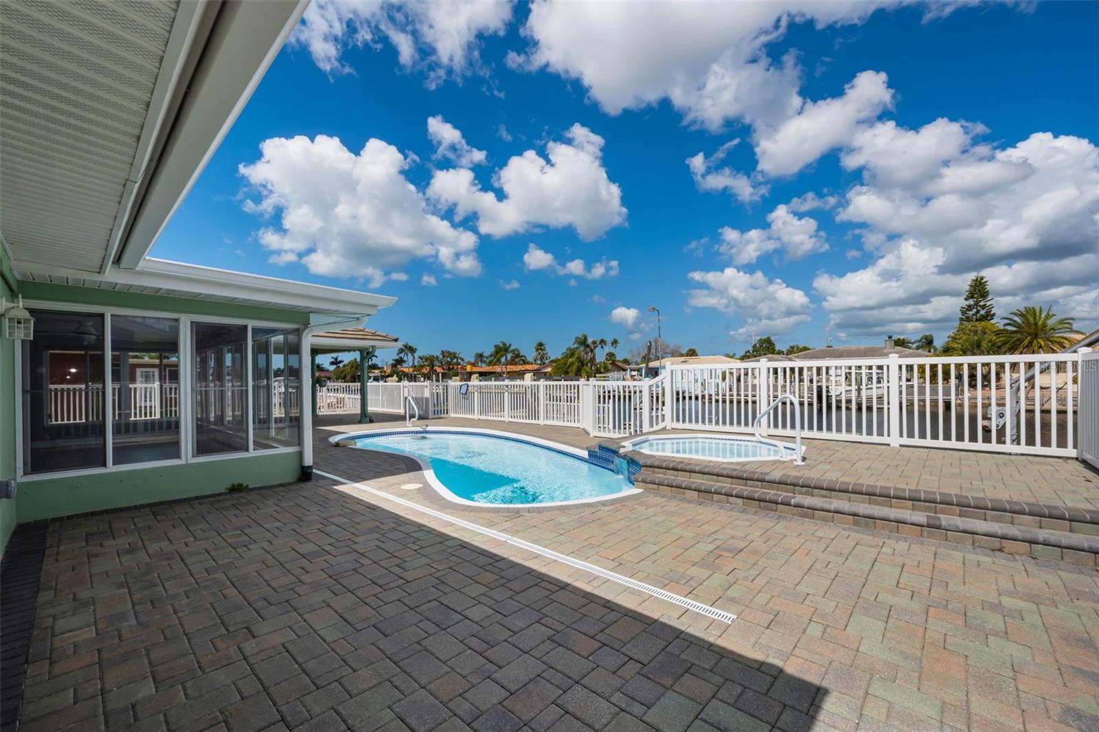 Image 42 of 99 For 3355 Seaway Drive