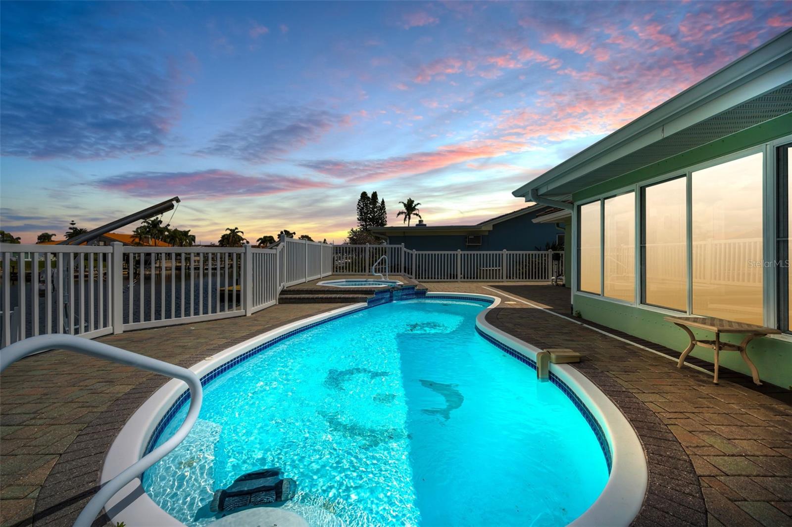 Image 43 of 99 For 3355 Seaway Drive