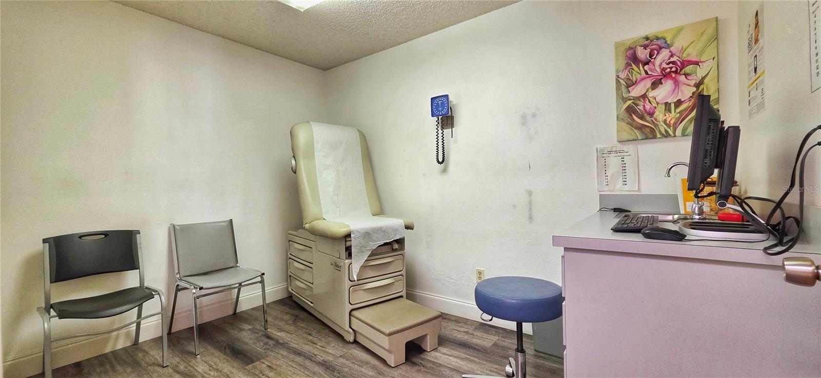 Image 10 of 19 For 7414 Community Court