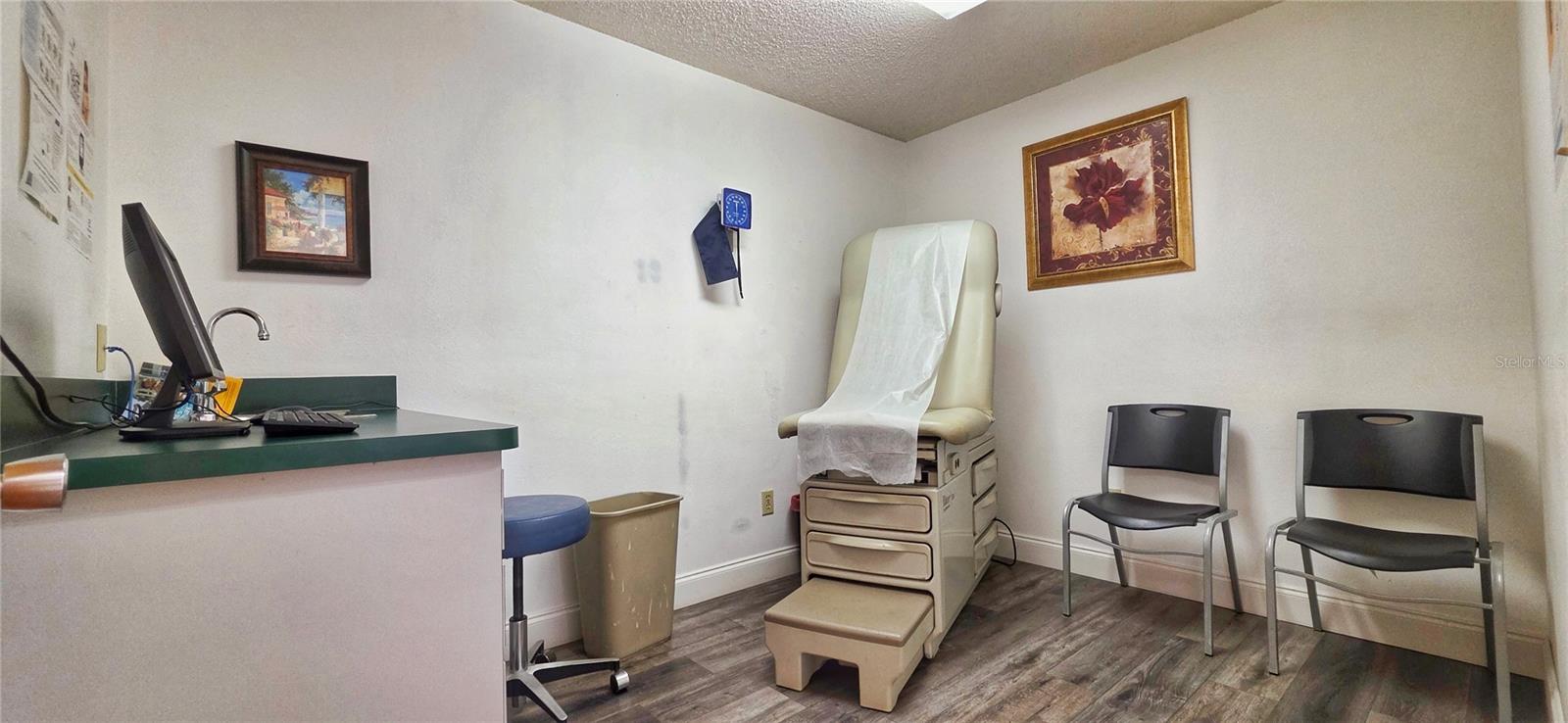 Image 11 of 19 For 7414 Community Court