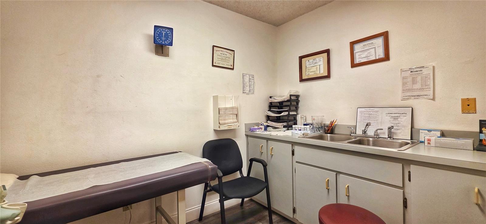 Image 13 of 19 For 7414 Community Court