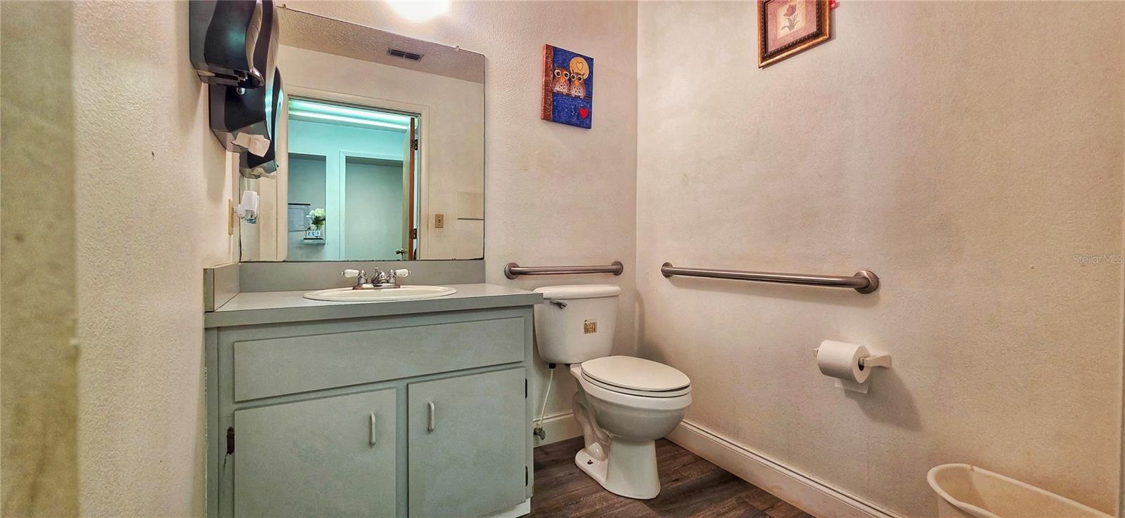 Image 14 of 19 For 7414 Community Court