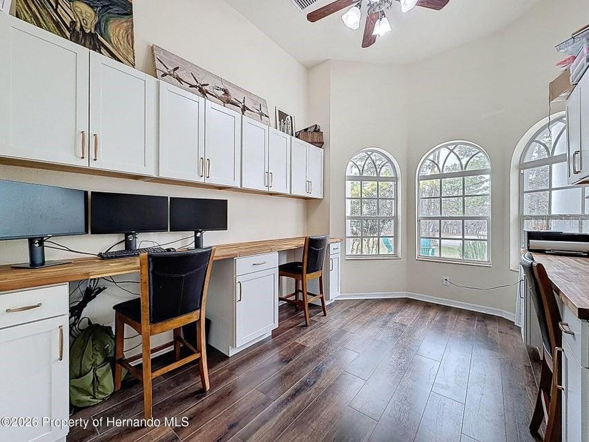 Listing photo id 9 for 12124 Squeeze Avenue