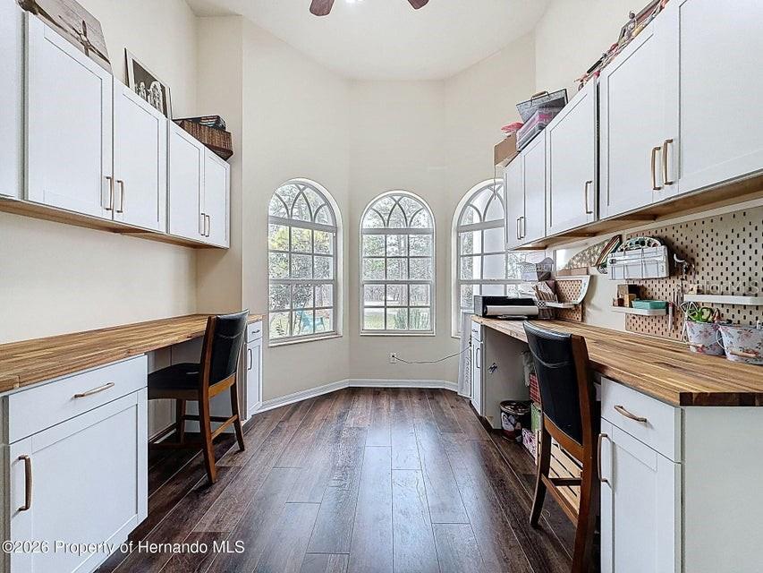 Listing photo id 10 for 12124 Squeeze Avenue