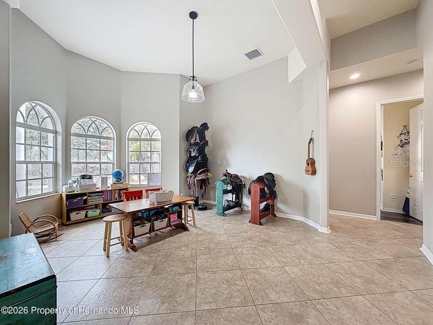 Listing photo id 12 for 12124 Squeeze Avenue