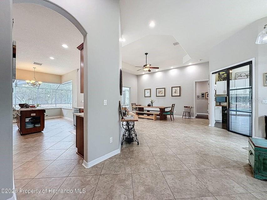 Listing photo id 14 for 12124 Squeeze Avenue