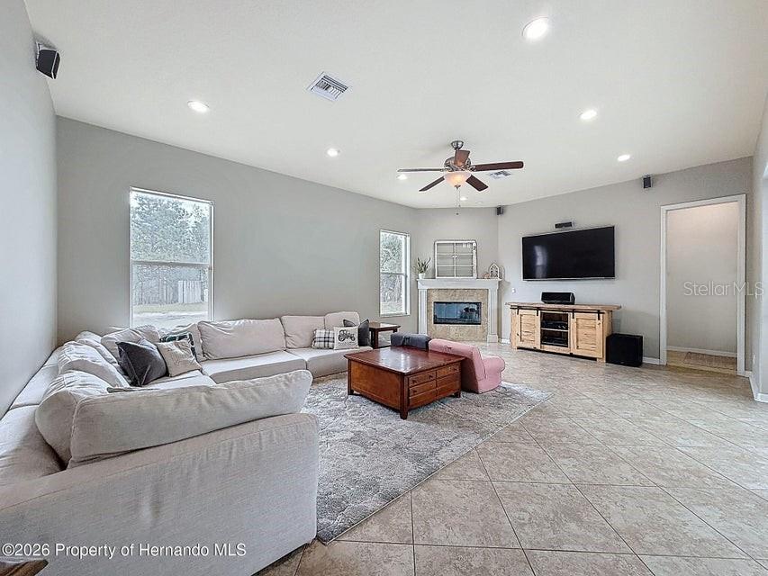 Listing photo id 35 for 12124 Squeeze Avenue