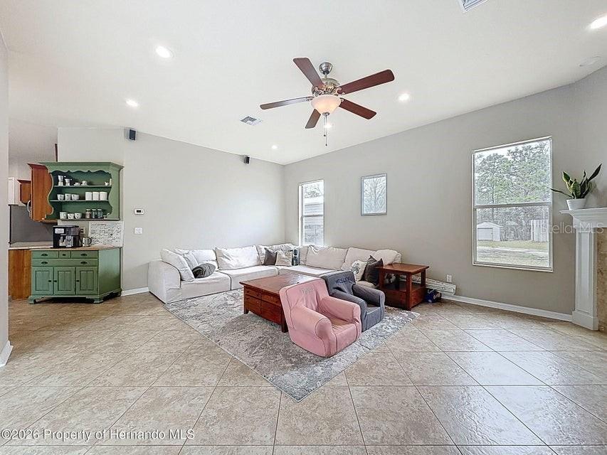 Listing photo id 36 for 12124 Squeeze Avenue