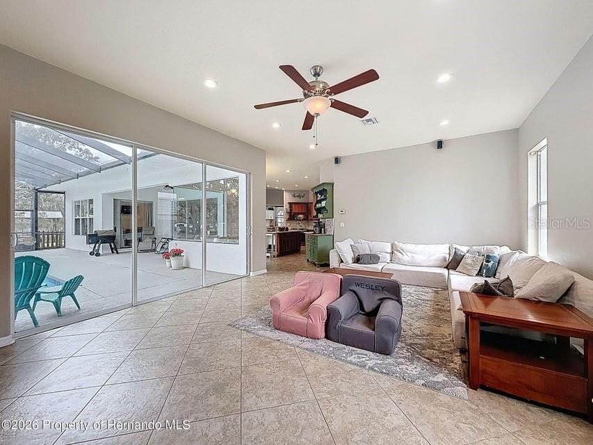 Listing photo id 37 for 12124 Squeeze Avenue