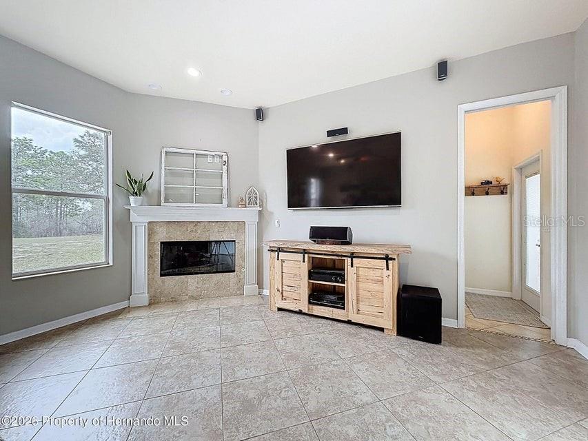 Listing photo id 38 for 12124 Squeeze Avenue