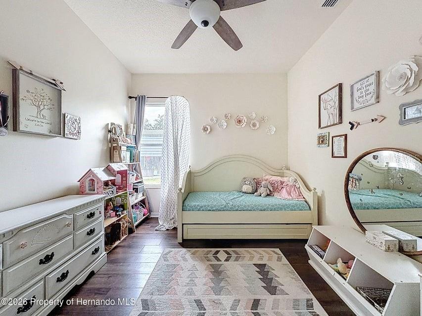 Listing photo id 41 for 12124 Squeeze Avenue