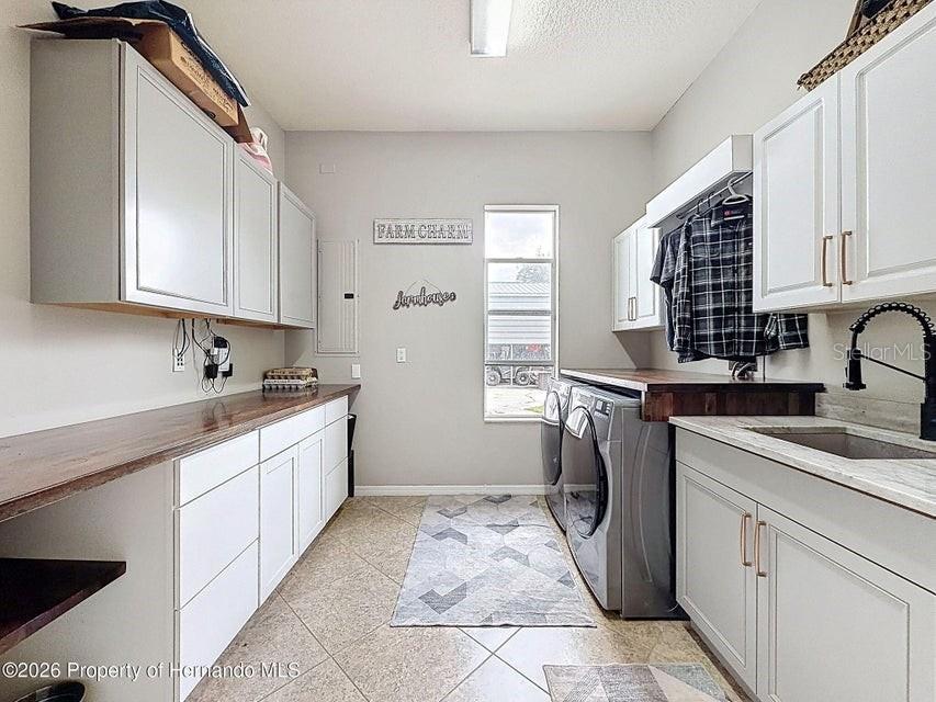 Listing photo id 46 for 12124 Squeeze Avenue