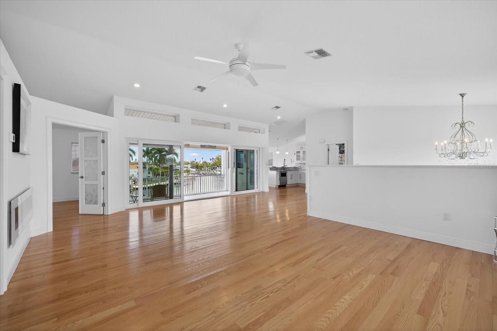 Listing photo id 28 for 4229 Rudder Way