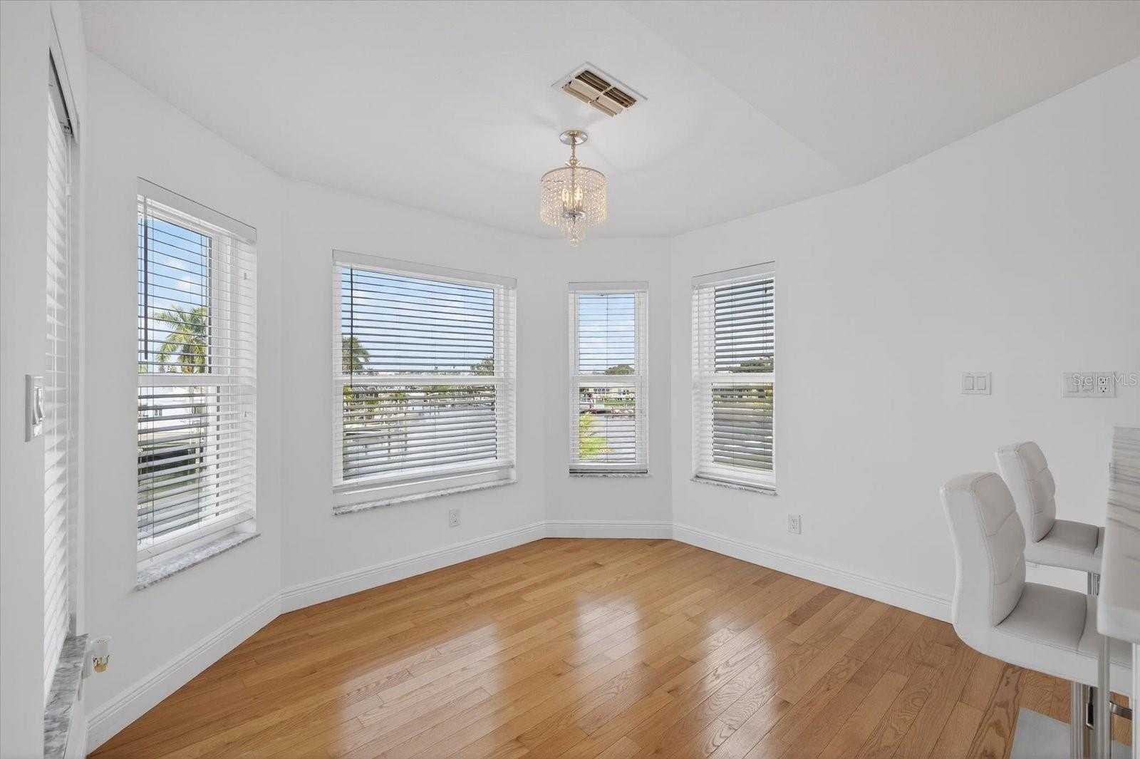 Listing photo id 34 for 4229 Rudder Way