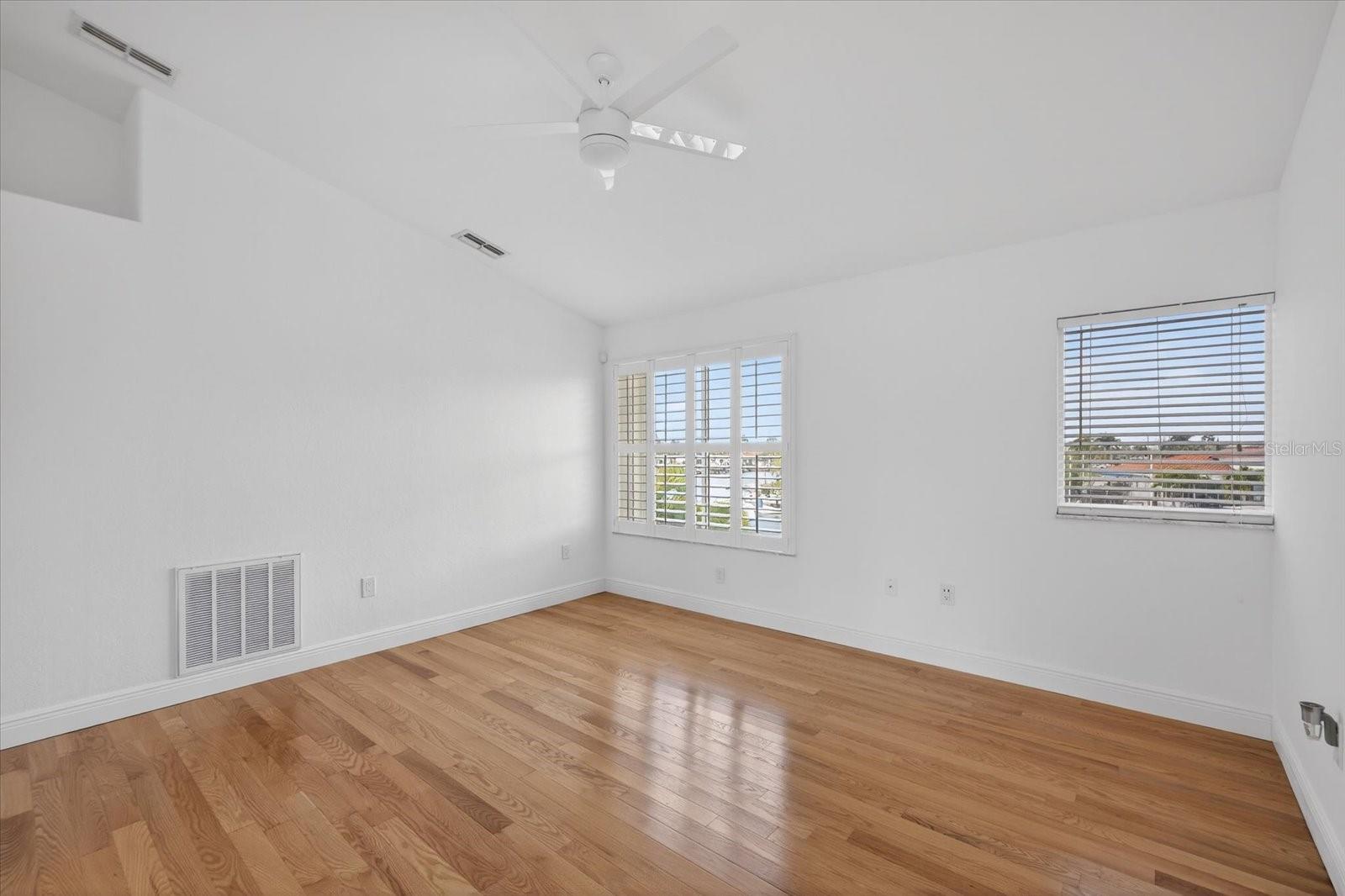 Listing photo id 43 for 4229 Rudder Way