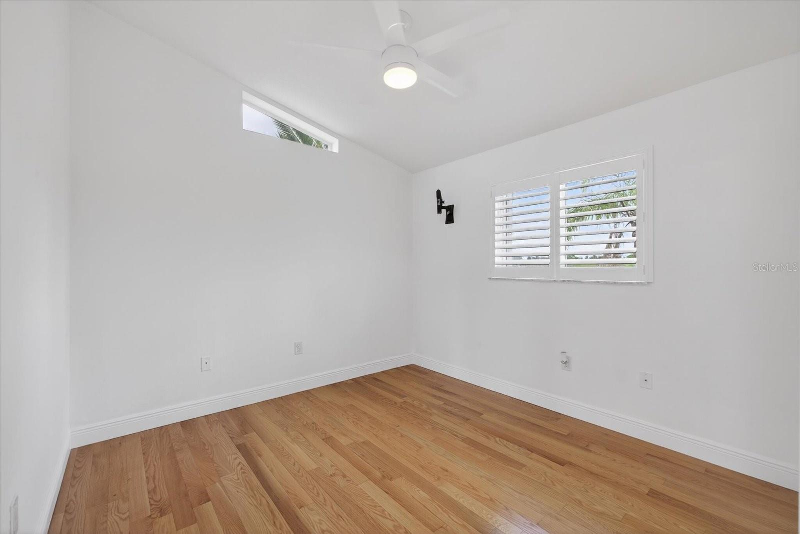 Listing photo id 46 for 4229 Rudder Way