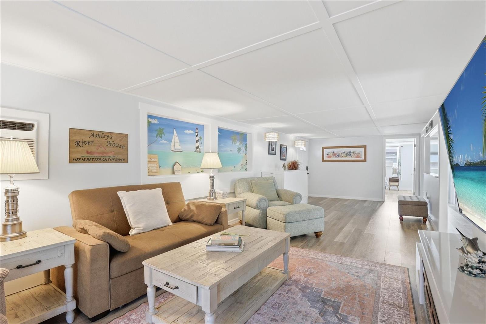 Image 16 of 52 For 5527 Darlene Street