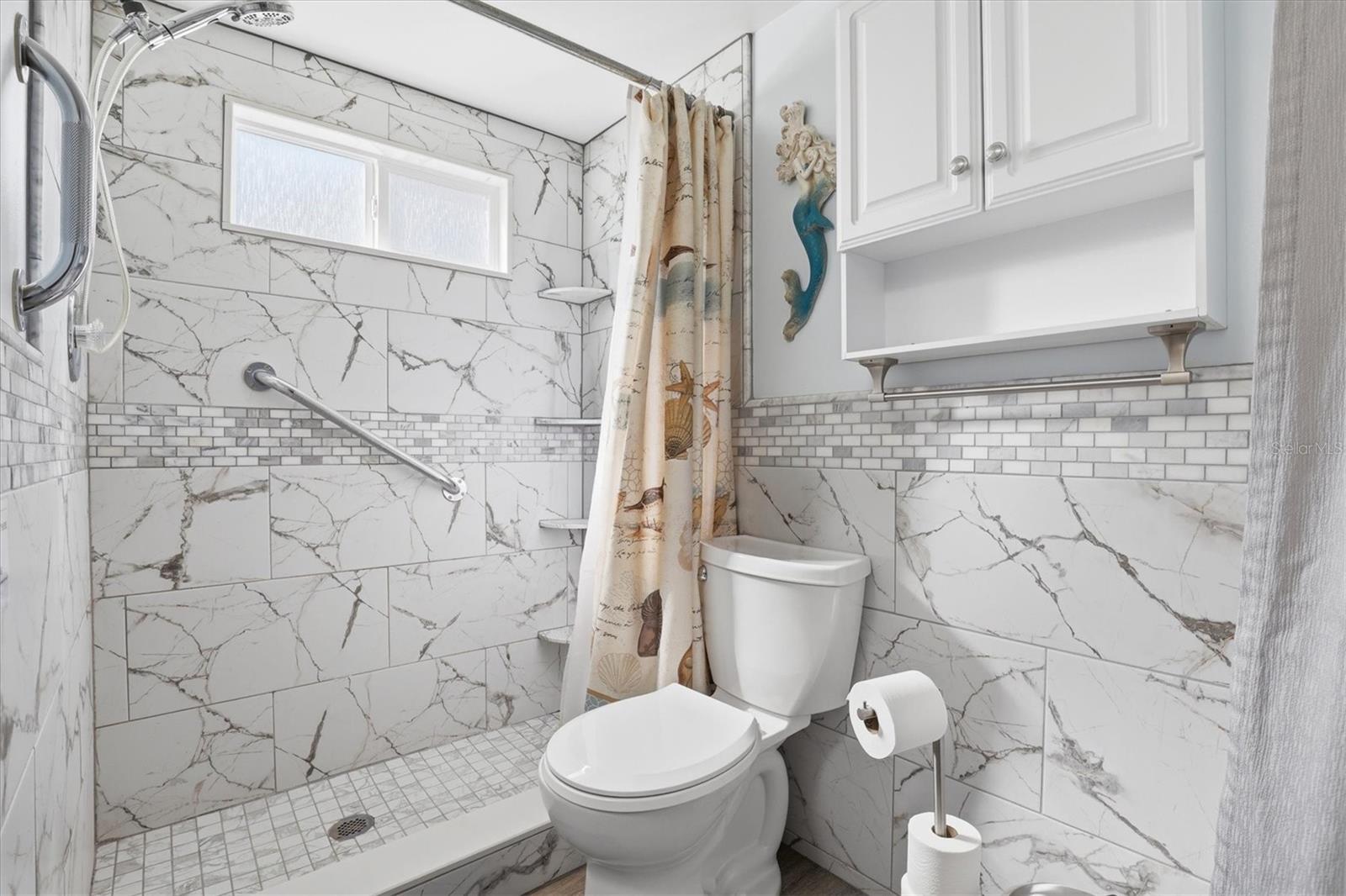 Image 28 of 52 For 5527 Darlene Street