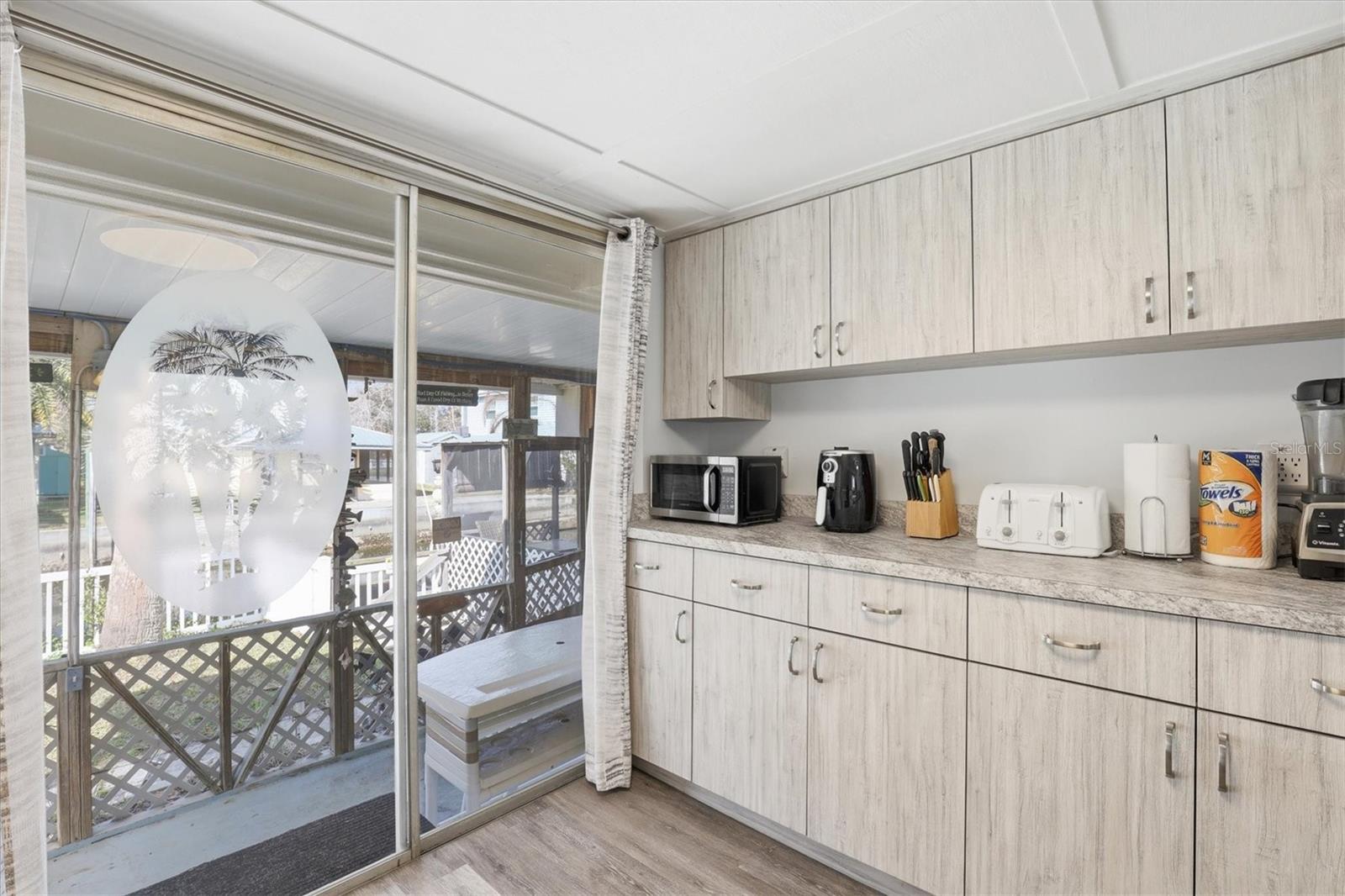 Image 33 of 52 For 5527 Darlene Street