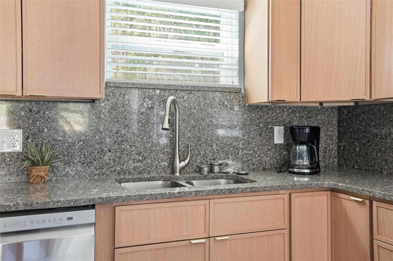 Image 13 of 81 For 15458 Snow Memorial Highway