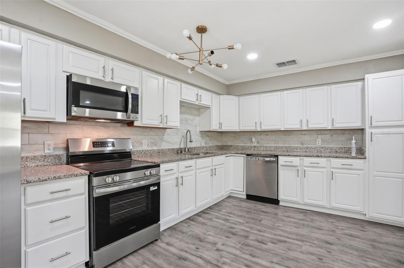 Image 19 of 81 For 15458 Snow Memorial Highway