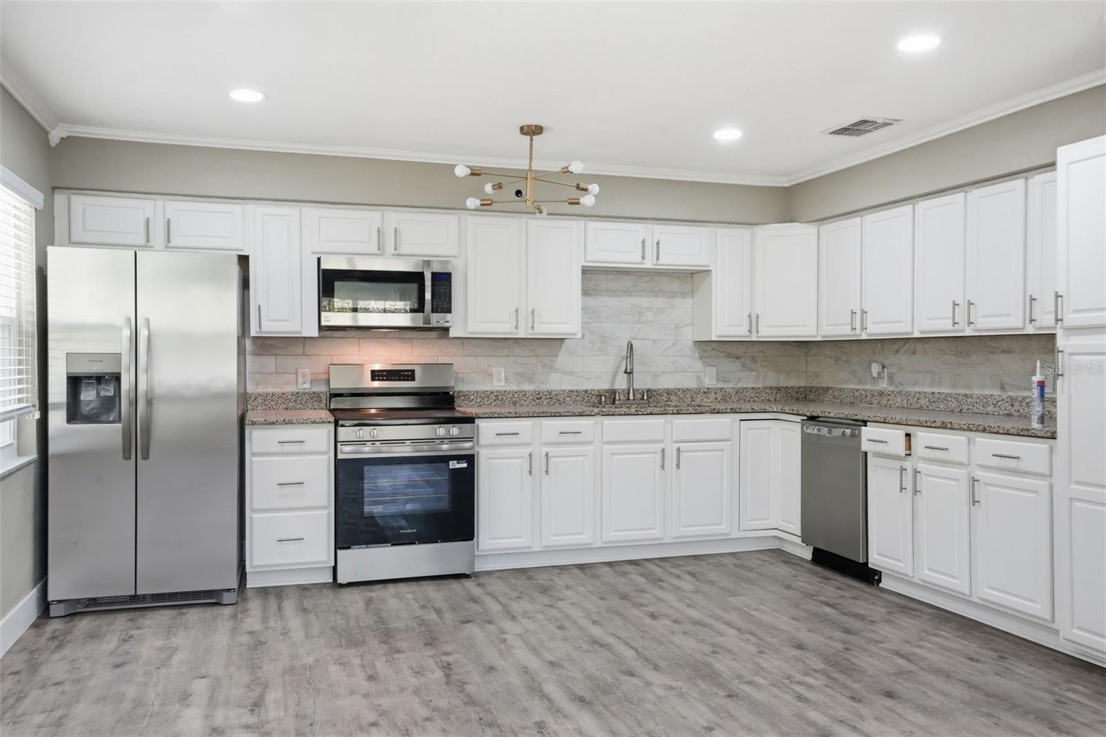 Image 25 of 81 For 15458 Snow Memorial Highway