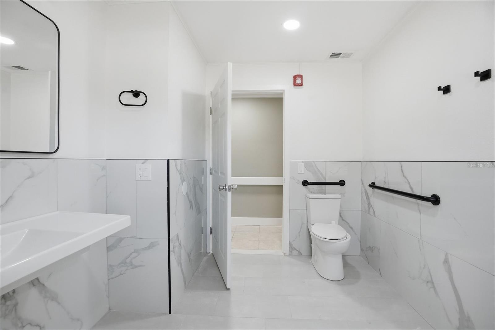 Image 27 of 81 For 15458 Snow Memorial Highway