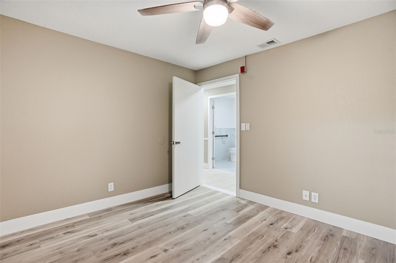 Image 35 of 81 For 15458 Snow Memorial Highway