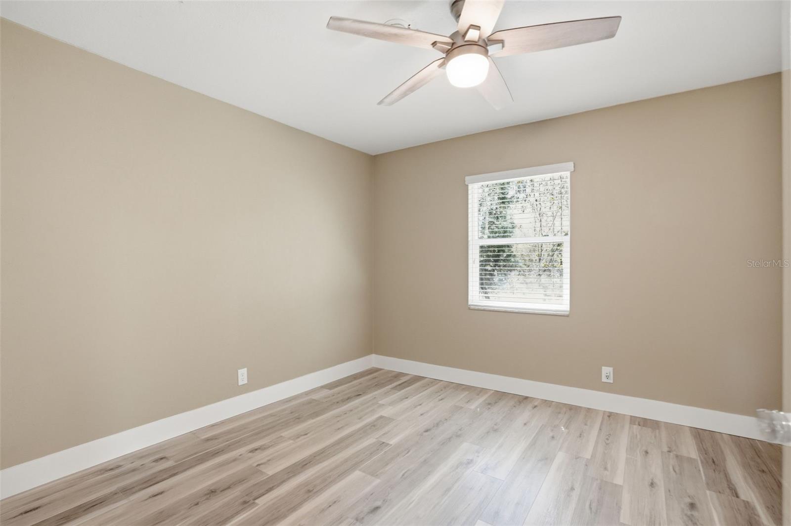 Image 36 of 81 For 15458 Snow Memorial Highway