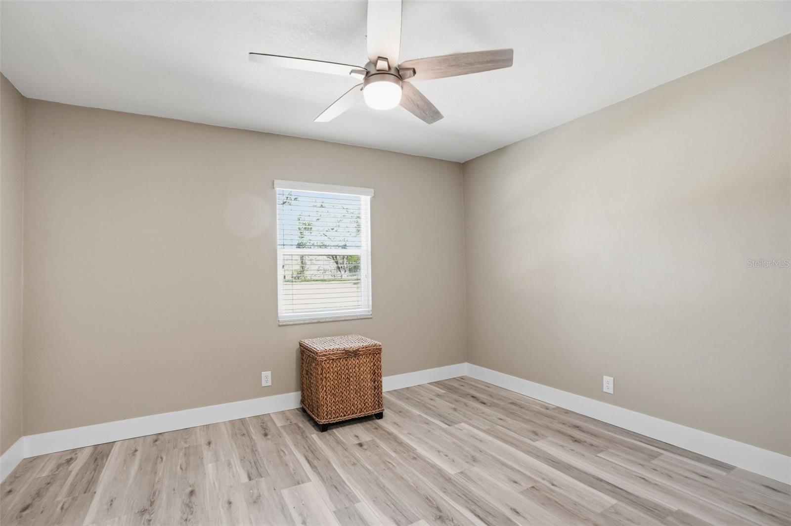 Image 38 of 81 For 15458 Snow Memorial Highway