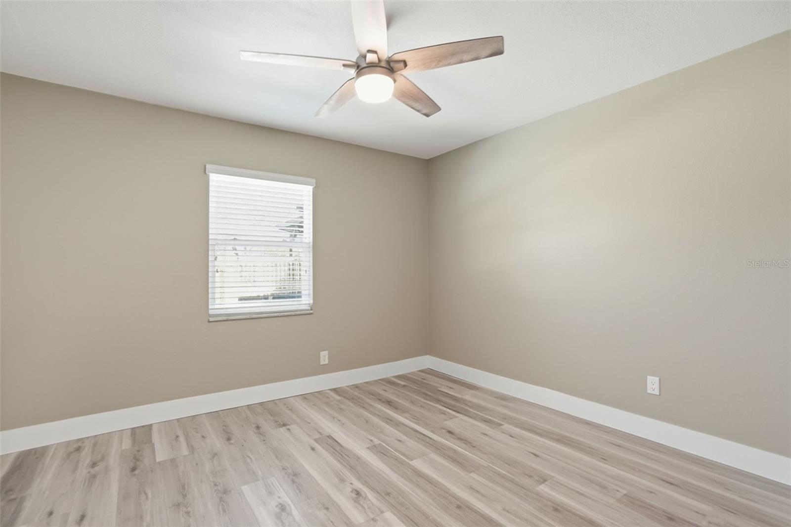 Image 44 of 81 For 15458 Snow Memorial Highway