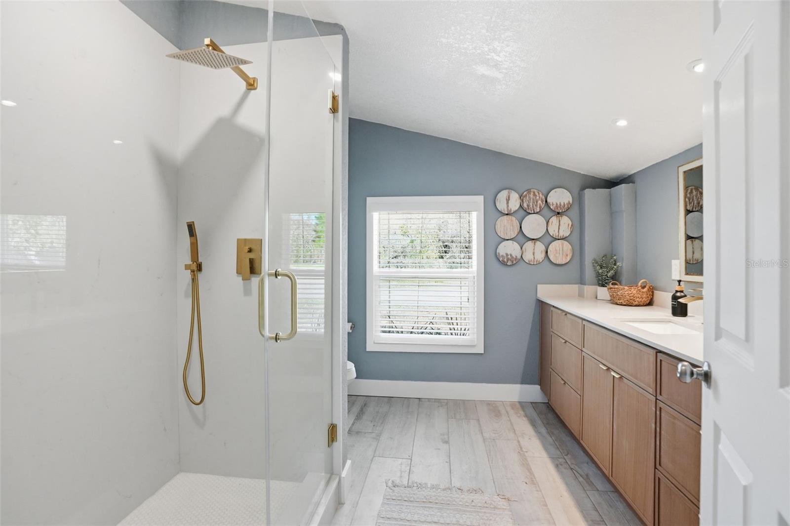 Image 48 of 81 For 15458 Snow Memorial Highway