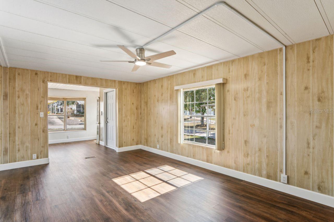 Image 11 of 41 For 15071 Rialto Avenue