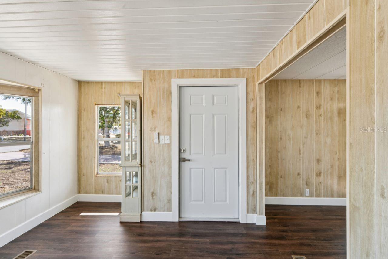 Image 14 of 41 For 15071 Rialto Avenue