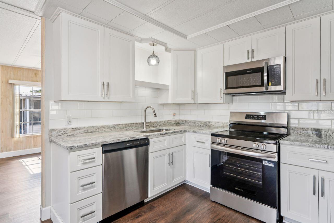 Image 6 of 41 For 15071 Rialto Avenue