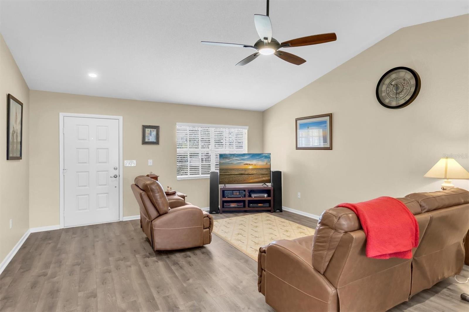 Image 3 of 34 For 5284 Hanford Avenue