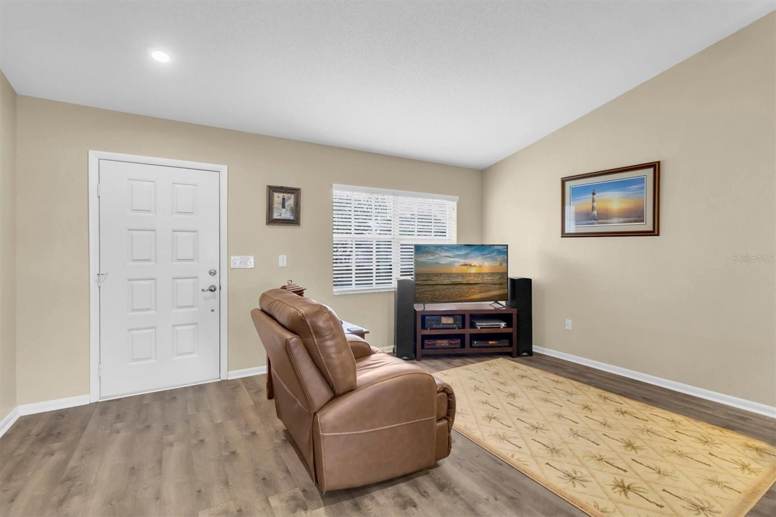 Image 4 of 34 For 5284 Hanford Avenue