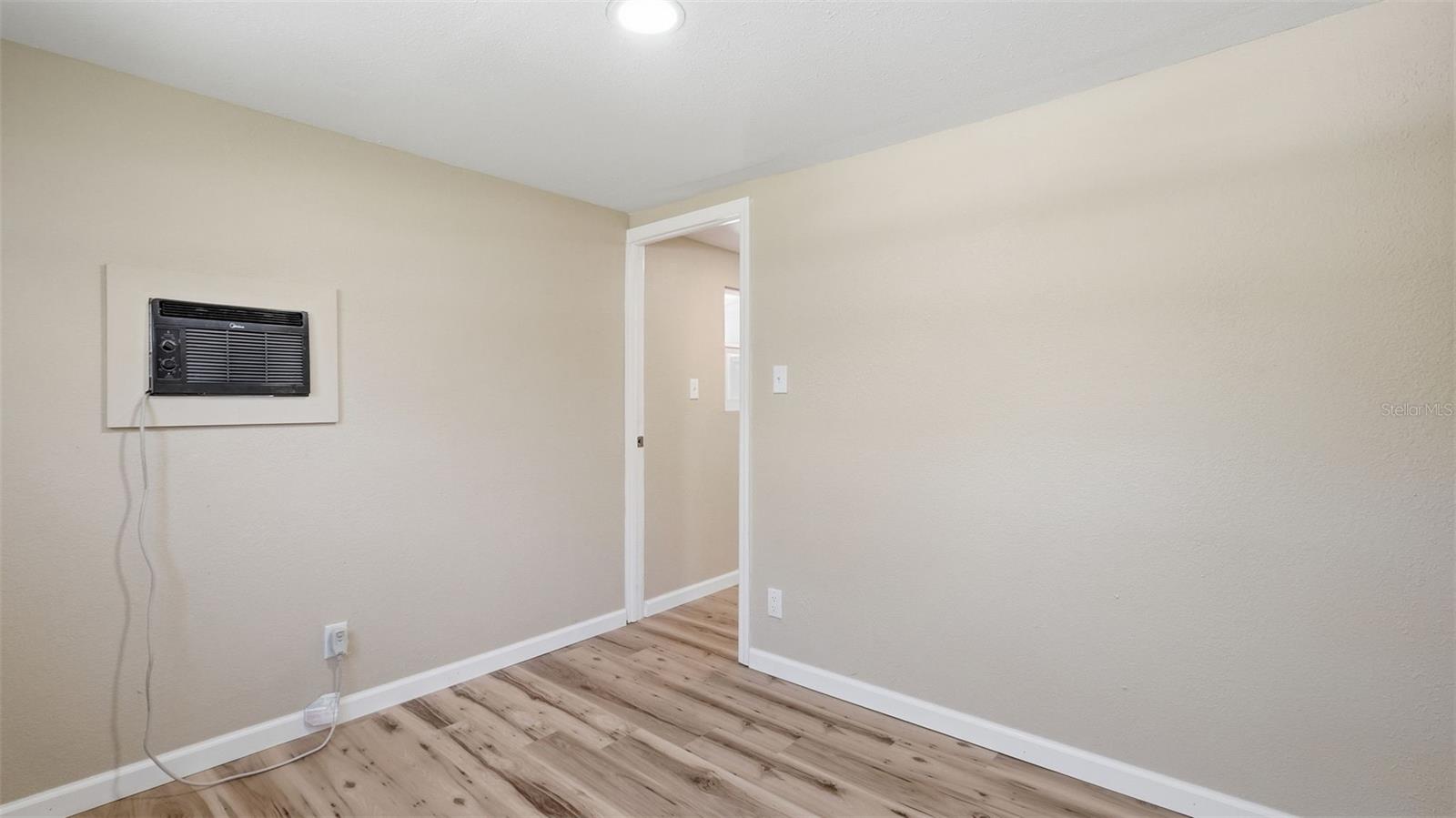 Image 17 of 47 For 18170 Spangler Avenue