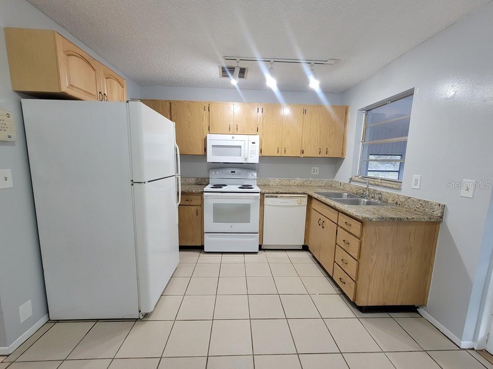 Image 7 of 21 For 6922 Westend Avenue