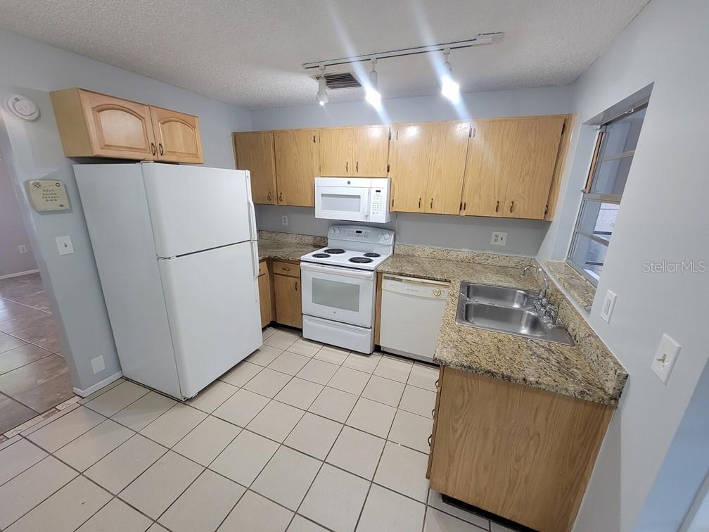 Image 8 of 21 For 6922 Westend Avenue