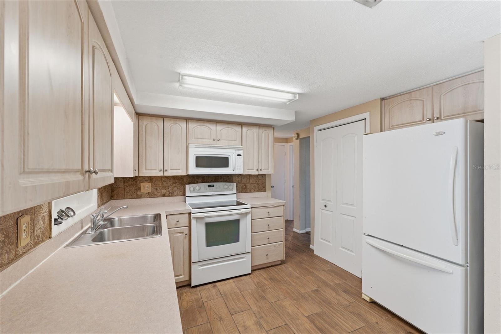 Image 11 of 24 For 10814 Fillmore Avenue