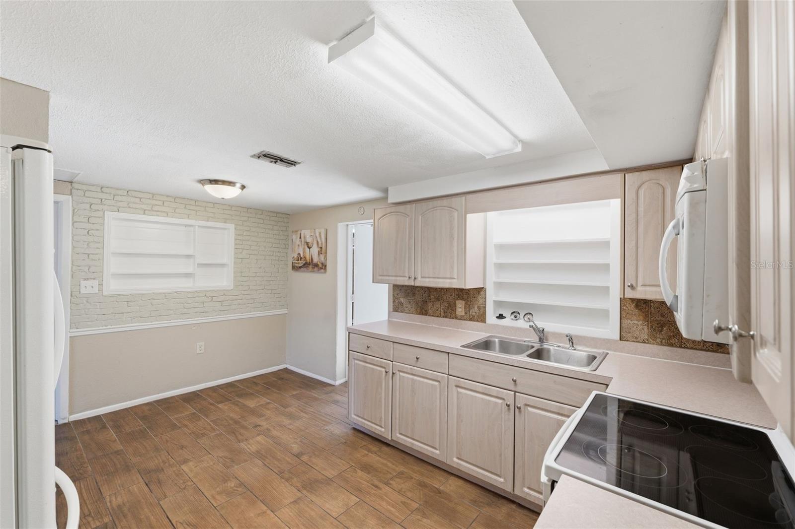 Image 12 of 24 For 10814 Fillmore Avenue