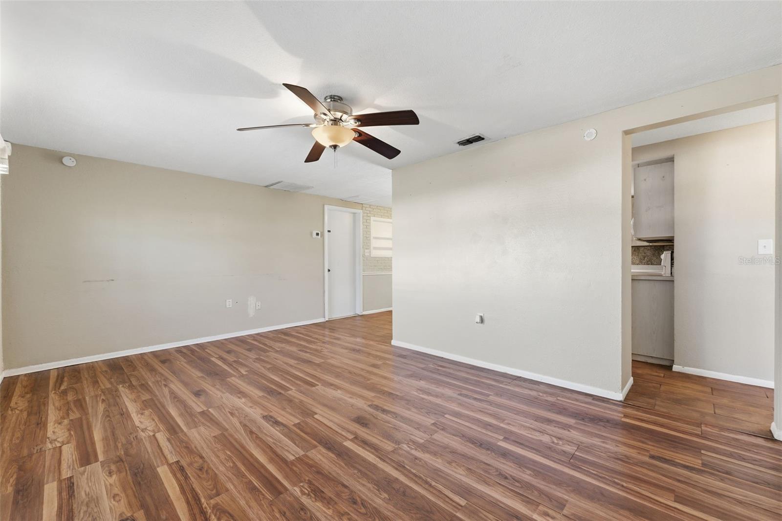 Image 4 of 24 For 10814 Fillmore Avenue