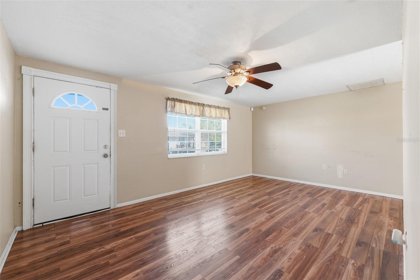 Image 5 of 24 For 10814 Fillmore Avenue