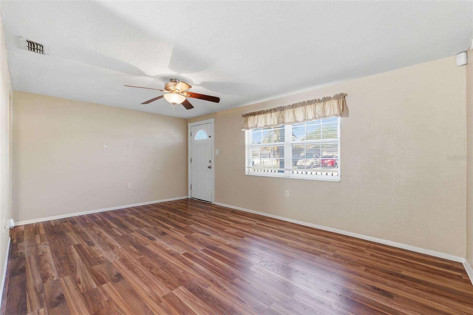 Image 6 of 24 For 10814 Fillmore Avenue