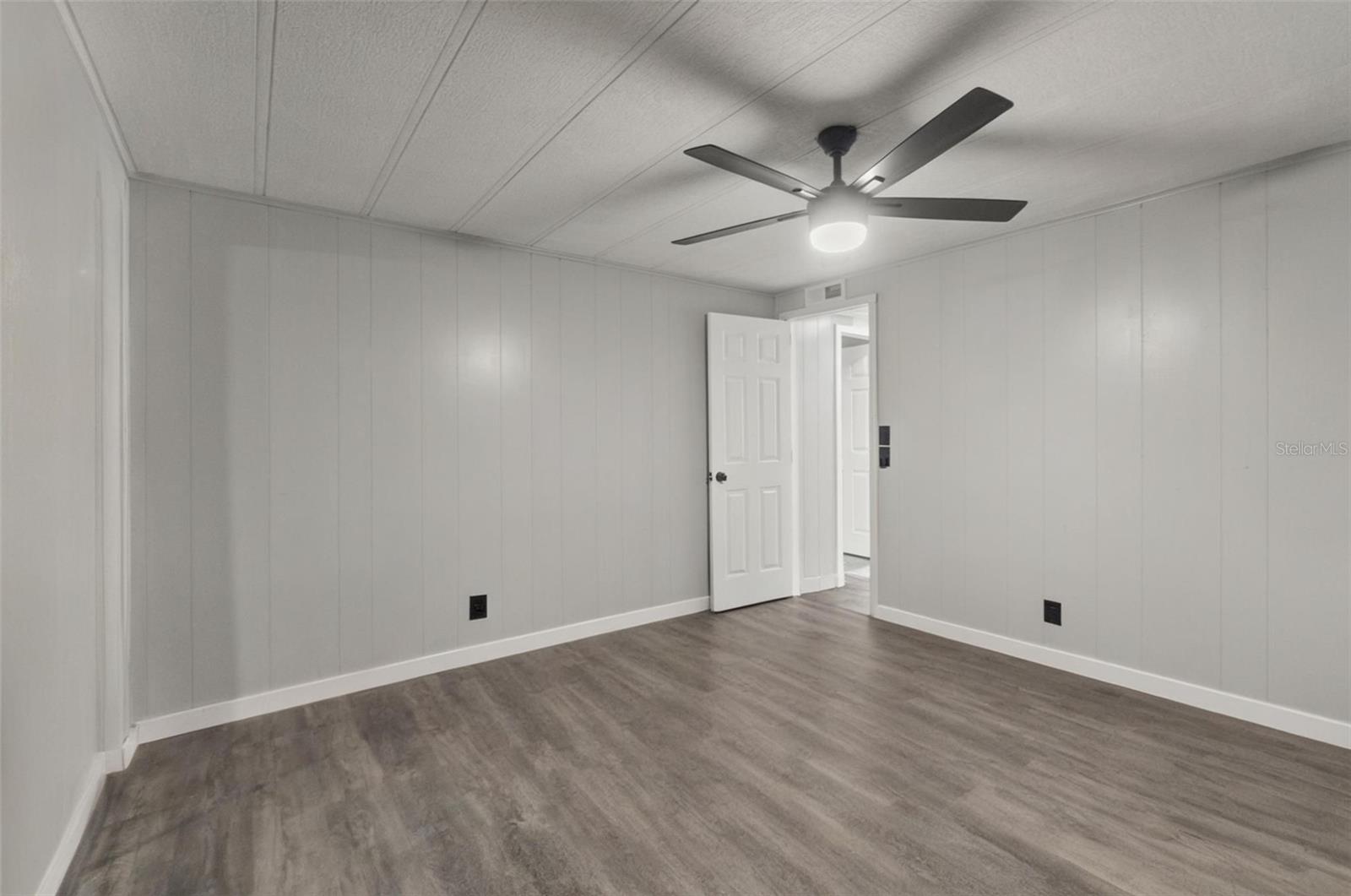 Image 19 of 33 For 8431 Moonlight Avenue