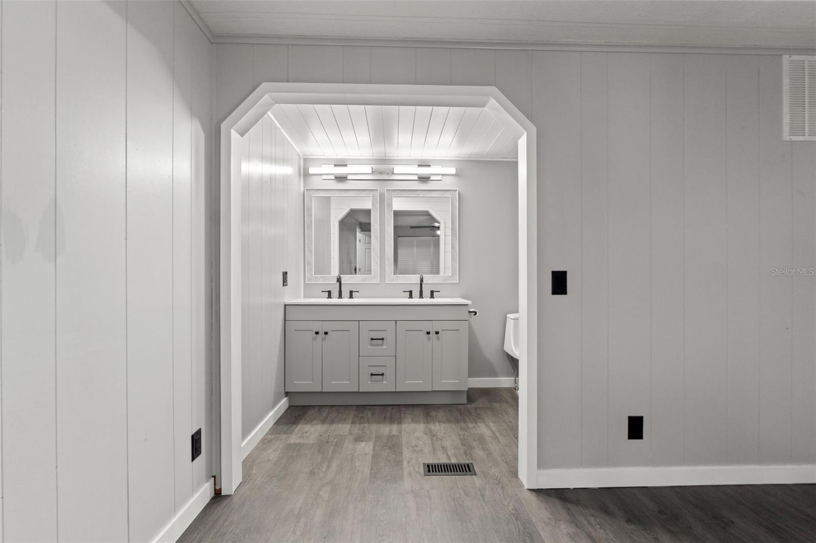 Image 20 of 33 For 8431 Moonlight Avenue