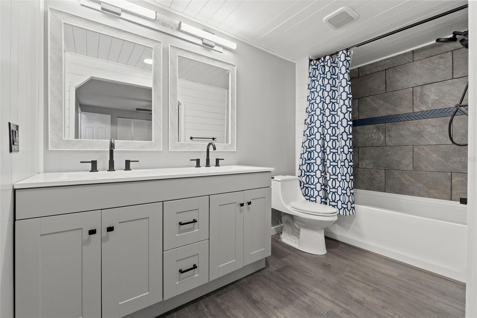 Image 25 of 33 For 8431 Moonlight Avenue