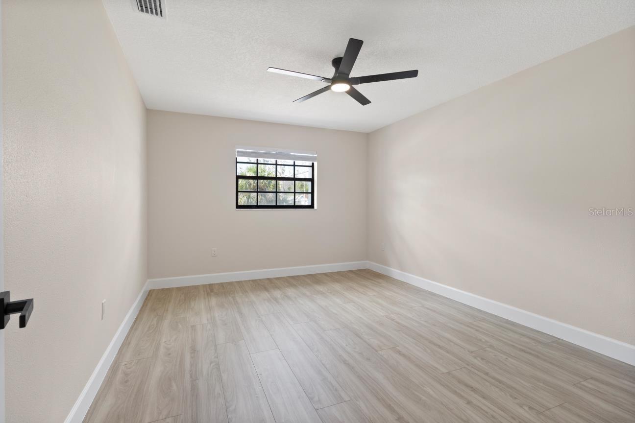 Listing photo id 14 for 11614 Bee Hive Lane